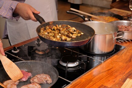 Induktion, Gas oder Cerankochfeld: am besten alles auf einmal? Induktion, Gas oder Cerankochfeld: am besten alles auf einmal?