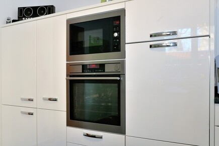 Schön eingebaut: Dampfgarbackofen und Speisenwärmer Schön eingebaut: Dampfgarbackofen und Speisenwärmer