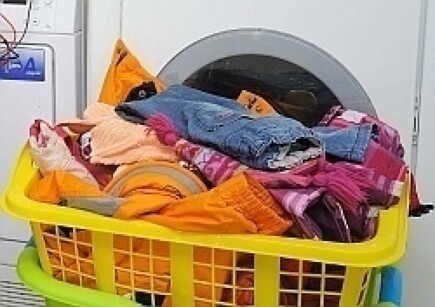 Neuere Waschmaschinen erkennen von selbst die Beladungsmenge und dosieren unter Berücksichtigung des Wasserhärtegrads und eingestellten Programms die Waschmittelmenge genau passend. Neuere Waschmaschinen erkennen von selbst die Beladungsmenge und dosieren unter Berücksichtigung des Wasserhärtegrads und eingestellten Programms die Waschmittelmenge genau passend.