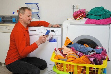 Mit einem Strommessgerät können Sie den Verbrauch eines jeden Hausgerätes kontrollieren. Fragen dazu? Wir sind für Sie da! Mit einem Strommessgerät können Sie den Verbrauch eines jeden Hausgerätes kontrollieren. Fragen dazu? Wir sind für Sie da!