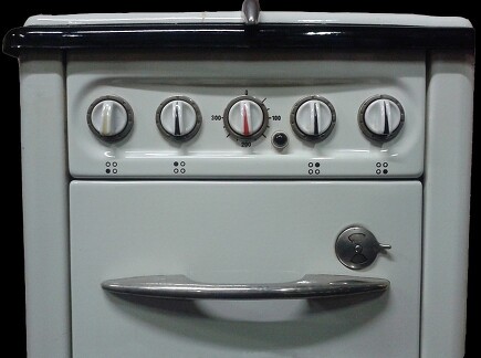 In puncto Barrierefreiheit schlägt ein alter Herd manches Neugerät: Taktile Drehschalter und eingekerbte Temperaturanzeigen machen diesen Ofen auch für blinde Menschen leicht bedienbar. In puncto Barrierefreiheit schlägt ein alter Herd manches Neugerät: Taktile Drehschalter und eingekerbte Temperaturanzeigen machen diesen Ofen auch für blinde Menschen leicht bedienbar.